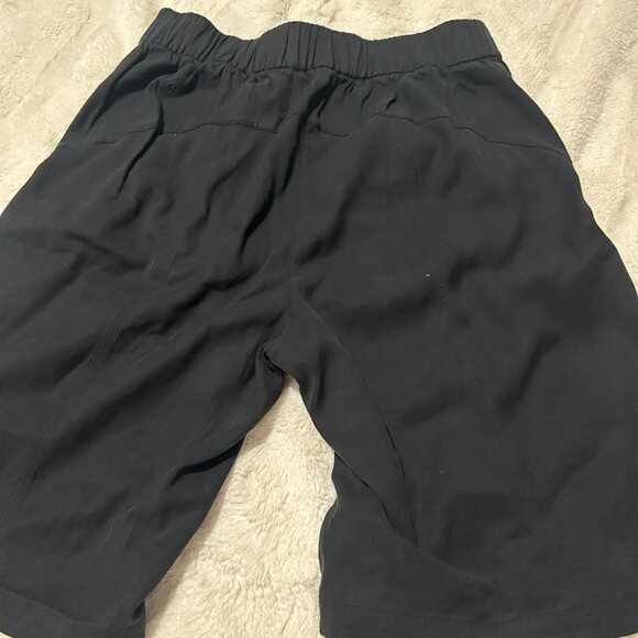 Lululemon Bermuda Golf Short 10" Size 6 - Picture 3 of 4